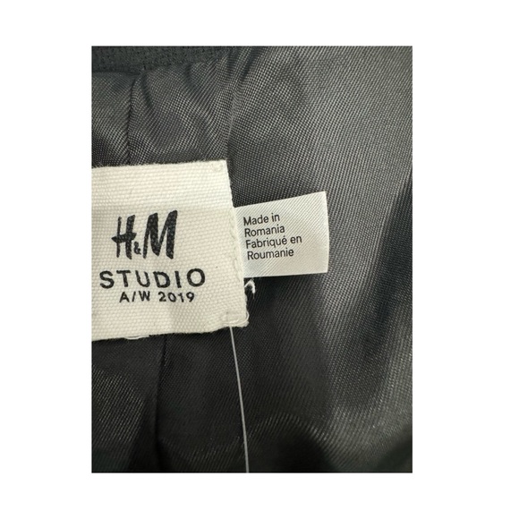 H&M STUDIO LONG BLACK SLEEVELESS CAPE - Picture 2 of 3